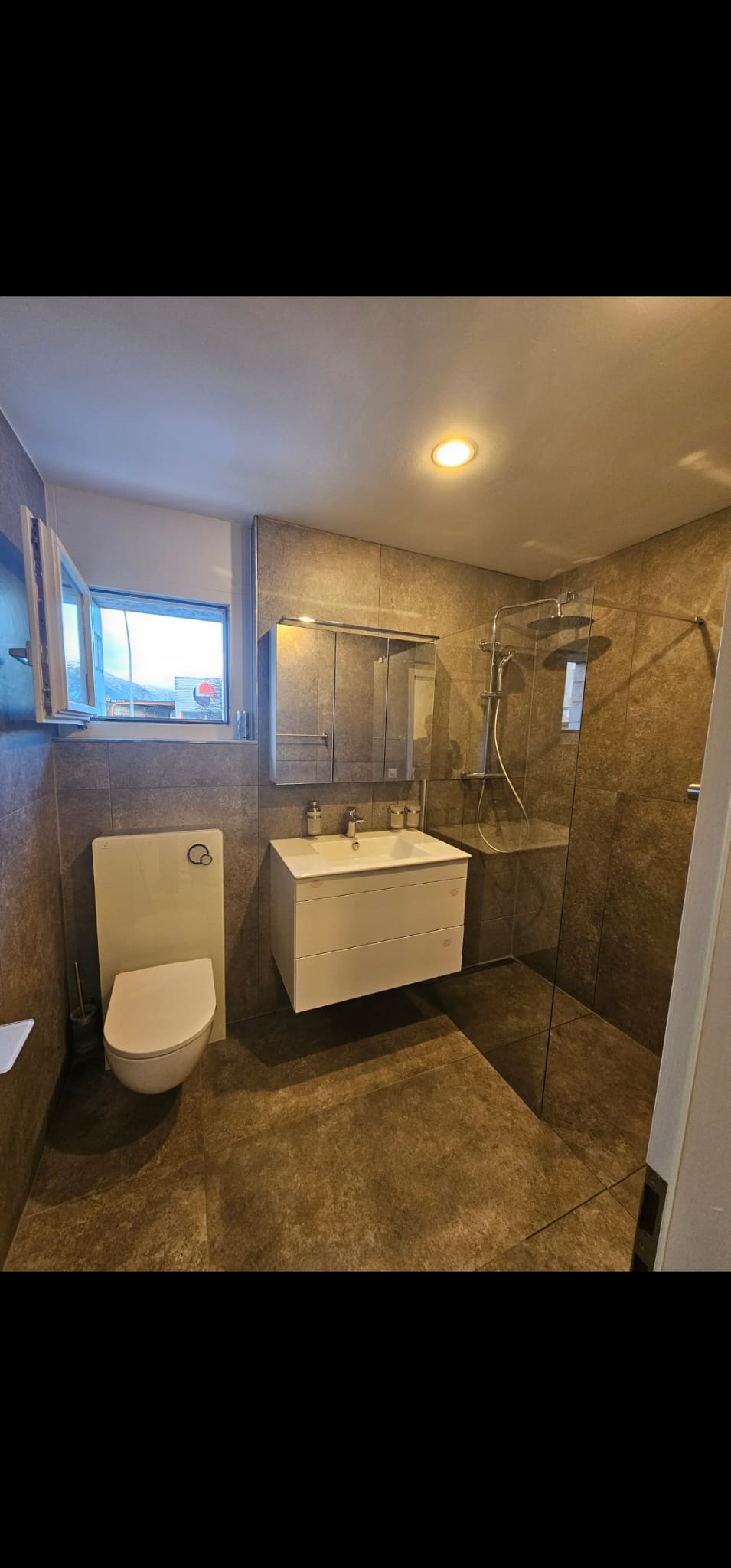 Komplette Badsanierung mit Dusche und Waschtisch